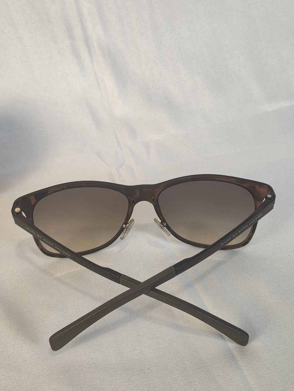 Marc By Marc Jacobs Womens/Unisex Tortoiseshell Sunglasses with Gradient Lenses - Picture 11 of 12